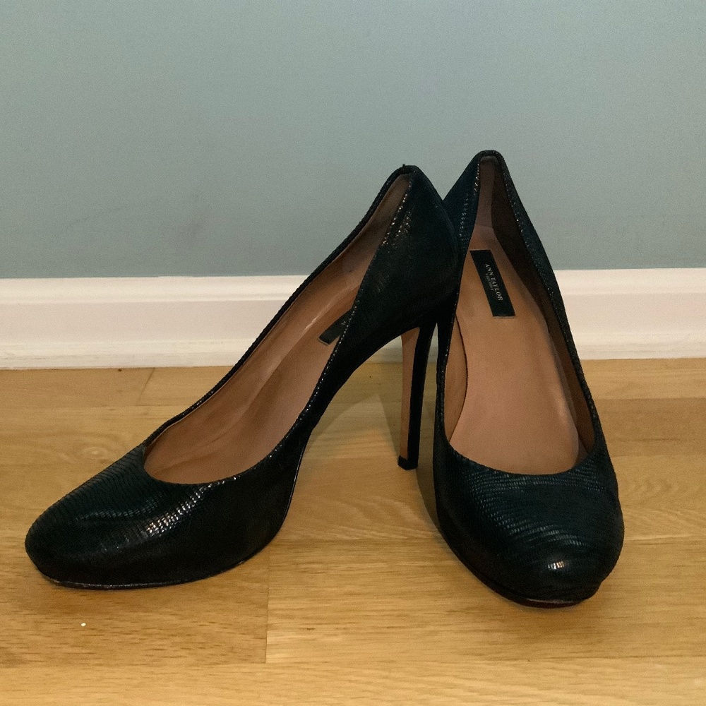 Ann Taylor heels size 8 black